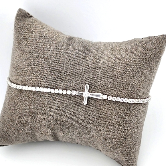 Jewelry - Elegant Silver Cross Adjastable Bracelet Stamped 925 with cubic zirconia stones